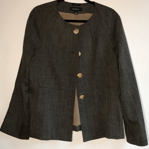 Jones wear size 12 stretch brown 
4 button blazer 
Made in Bangladesh - Picture 6 of 6
